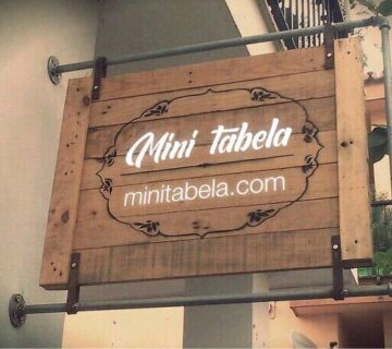 Eskitme ahşap tabela